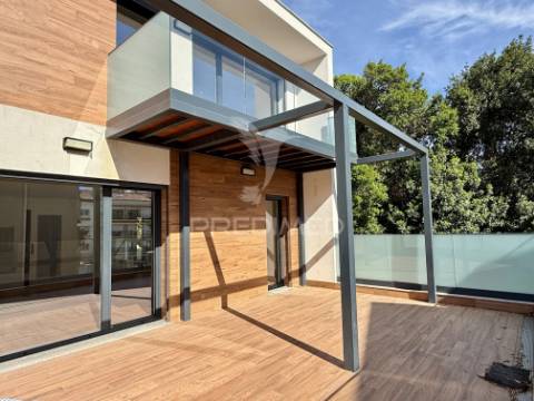Apartamento t3 - triplex, condomínio privado no coração de leiria