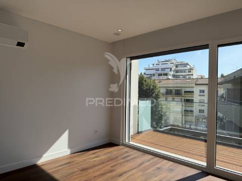 Apartamento t3 - triplex, condomínio privado no coração de leiria