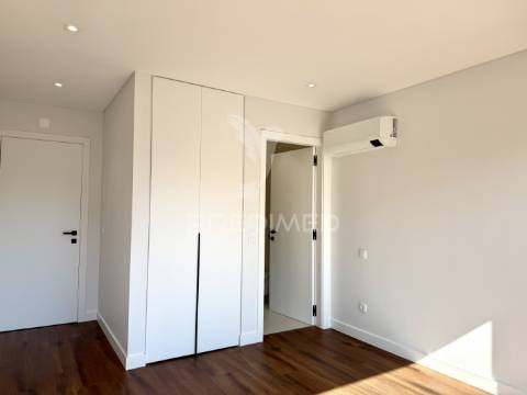 Apartamento t3 - triplex, condomínio privado no coração de leiria