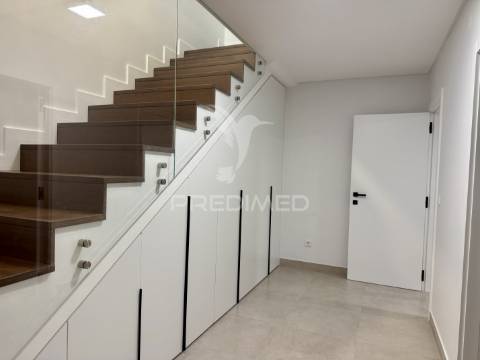 Apartamento t3 - triplex, condomínio privado no coração de leiria