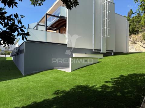 Apartamento t3 - triplex, condomínio privado no coração de leiria
