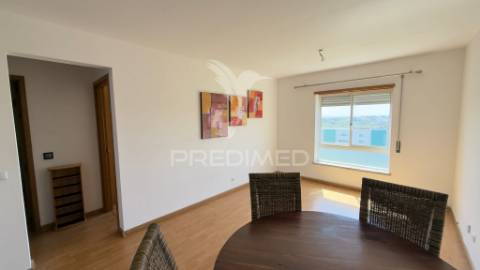 Apartamento t1 com vista desafogada | 55 m² | elevadores | parqueamento | monte da caparica