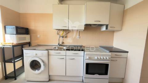 Apartamento t1 com vista desafogada | 55 m² | elevadores | parqueamento | monte da caparica