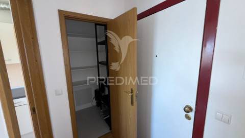 Apartamento t1 com vista desafogada | 55 m² | elevadores | parqueamento | monte da caparica