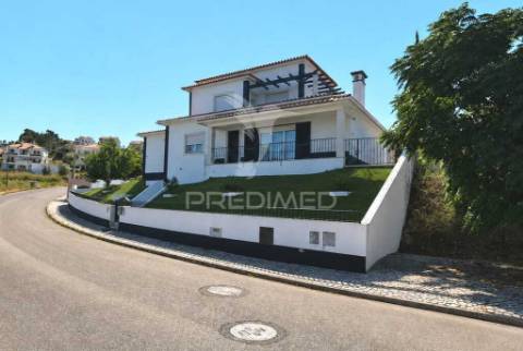 Moradia t4 de luxo semi-nova em tomar