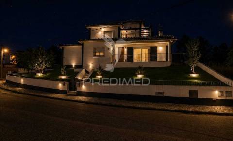 Moradia t4 de luxo semi-nova em tomar
