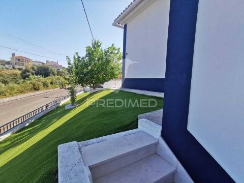 Moradia t4 de luxo semi-nova em tomar