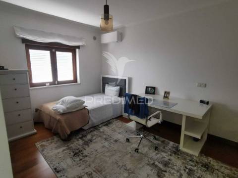 Moradia t4 de luxo semi-nova em tomar