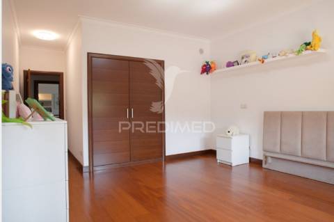 Moradia t4 de luxo semi-nova em tomar