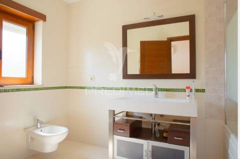Moradia t4 de luxo semi-nova em tomar