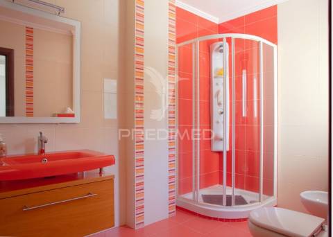 Moradia t4 de luxo semi-nova em tomar