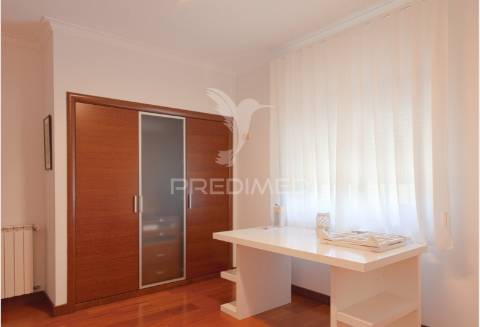 Moradia t4 de luxo semi-nova em tomar