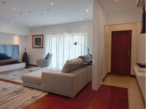 Moradia t4 de luxo semi-nova em tomar