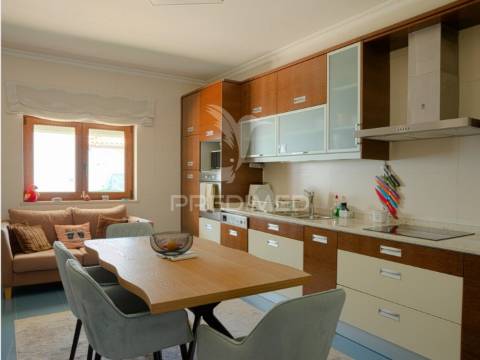 Moradia t4 de luxo semi-nova em tomar