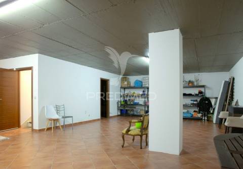 Moradia t4 de luxo semi-nova em tomar