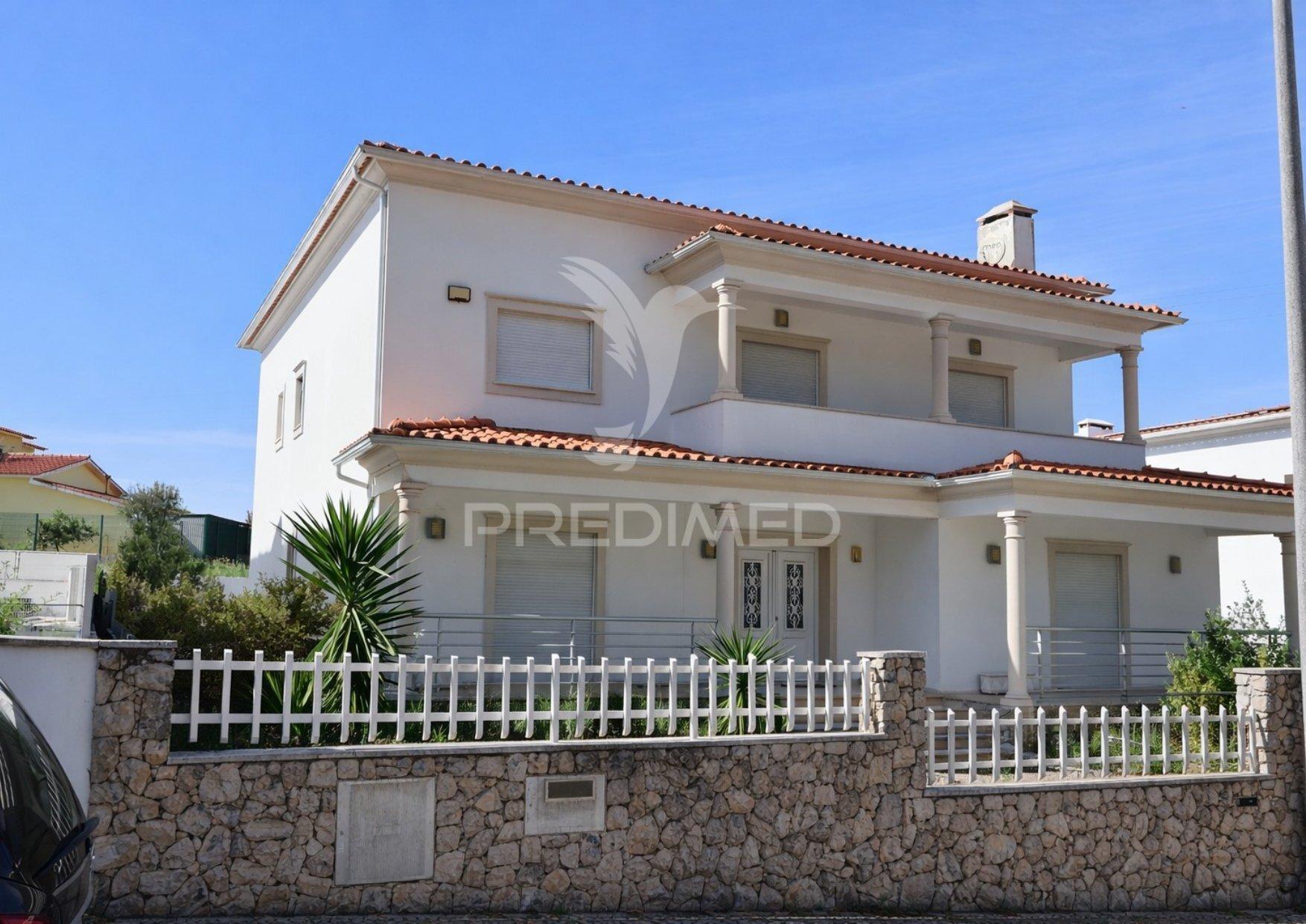 Moradia independente t5 | 600 m² de exclusividade, conforto e privacidade em porto de mós