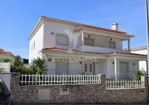 Moradia independente t5 | 600 m² de exclusividade, conforto e privacidade em porto de mós