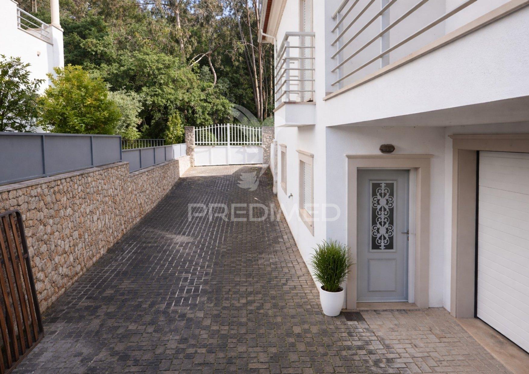 Moradia independente t5 | 600 m² de exclusividade, conforto e privacidade em porto de mós