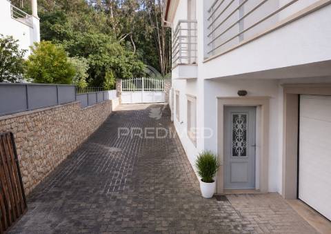 Moradia independente t5 | 600 m² de exclusividade, conforto e privacidade em porto de mós
