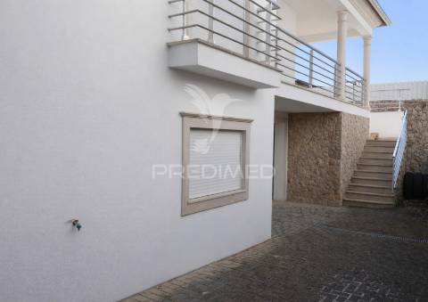 Moradia independente t5 | 600 m² de exclusividade, conforto e privacidade em porto de mós