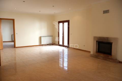 Moradia independente t5 | 600 m² de exclusividade, conforto e privacidade em porto de mós