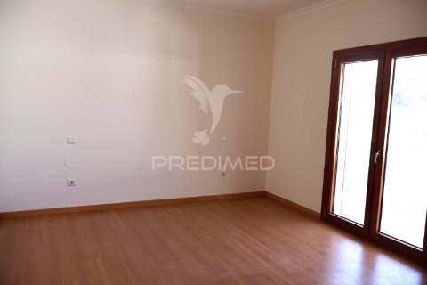 Moradia independente t5 | 600 m² de exclusividade, conforto e privacidade em porto de mós