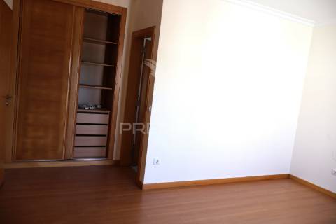 Moradia independente t5 | 600 m² de exclusividade, conforto e privacidade em porto de mós