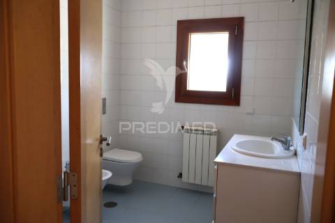 Moradia independente t5 | 600 m² de exclusividade, conforto e privacidade em porto de mós