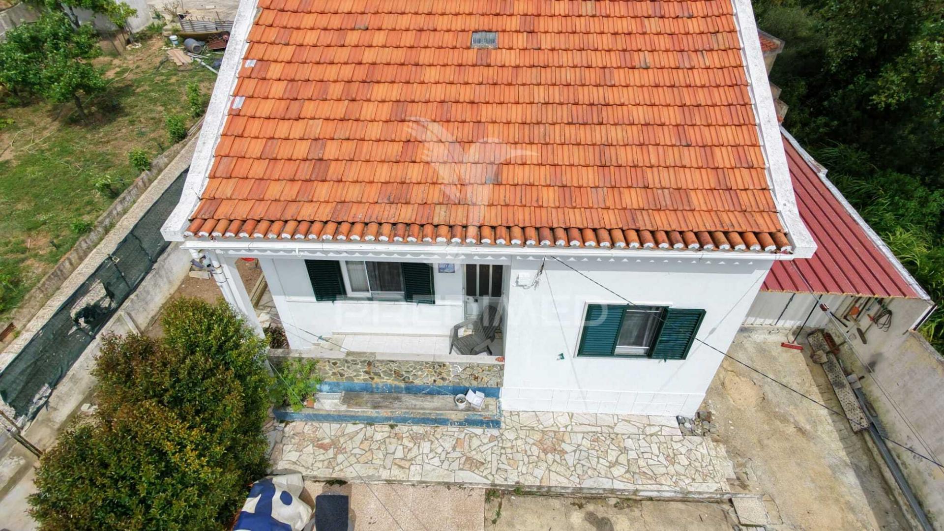 Exclusiva moradia em coina com espaço exterior de excelência e anexo independente