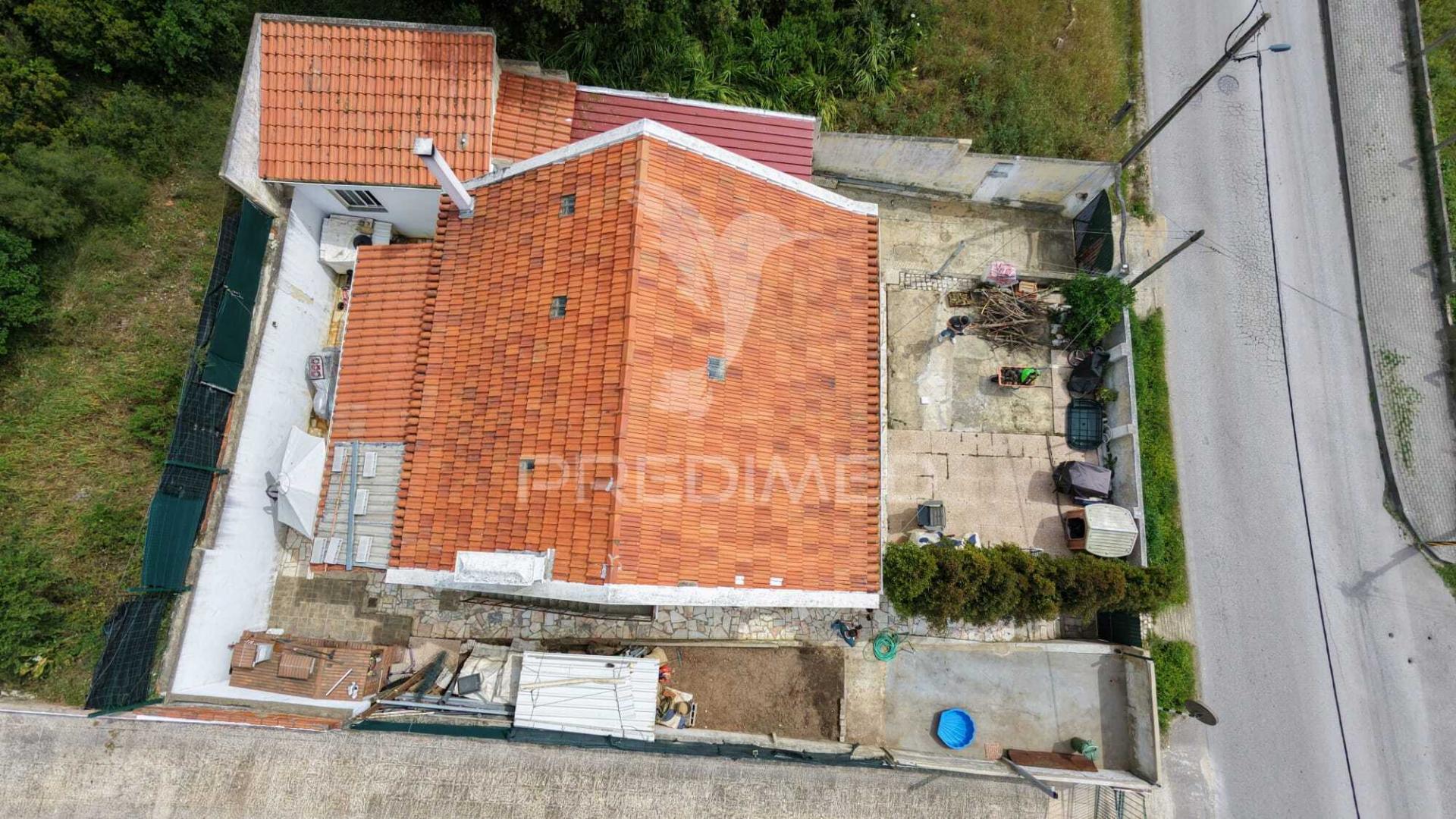 Exclusiva moradia em coina com espaço exterior de excelência e anexo independente