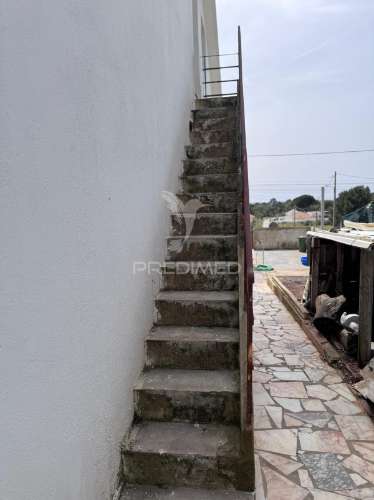 Exclusiva moradia em coina com espaço exterior de excelência e anexo independente