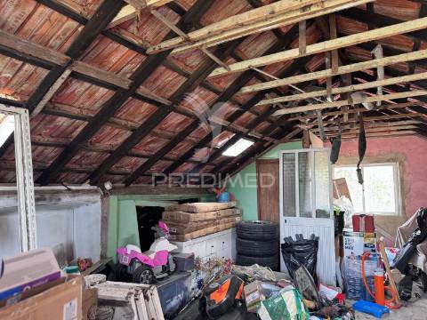 Exclusiva moradia em coina com espaço exterior de excelência e anexo independente