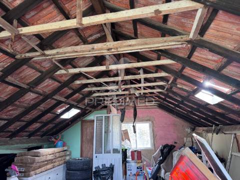 Exclusiva moradia em coina com espaço exterior de excelência e anexo independente