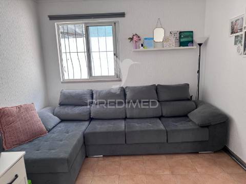 Exclusiva moradia em coina com espaço exterior de excelência e anexo independente