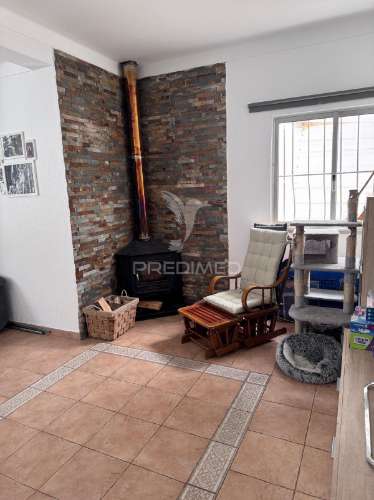 Exclusiva moradia em coina com espaço exterior de excelência e anexo independente