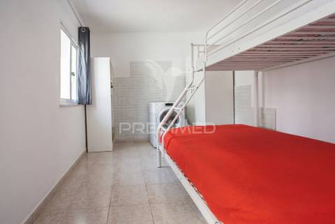 Exclusiva moradia em coina com espaço exterior de excelência e anexo independente