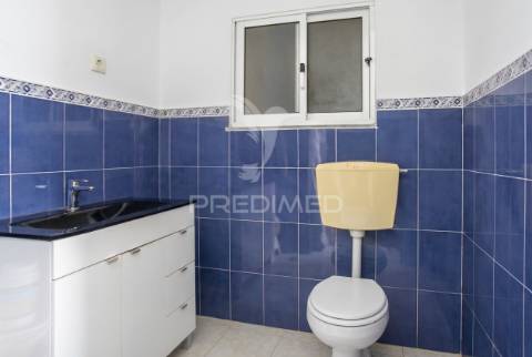 Exclusiva moradia em coina com espaço exterior de excelência e anexo independente