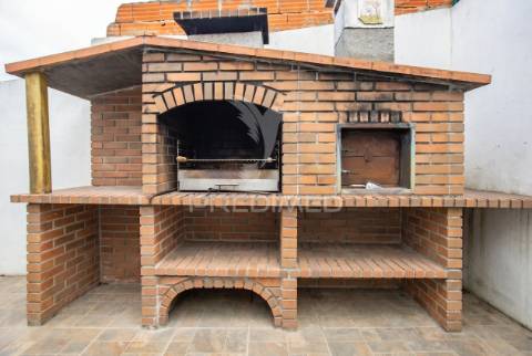 Exclusiva moradia em coina com espaço exterior de excelência e anexo independente