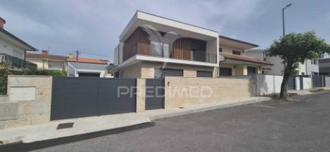 Moradia t4 em palmeira