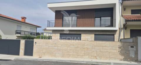 Moradia t4 em palmeira