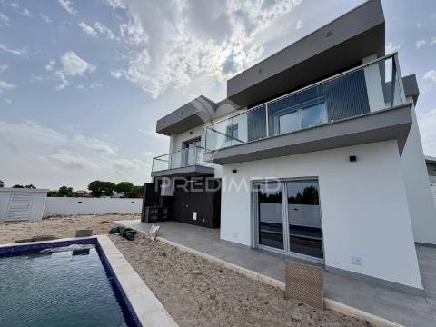 Moradia t4 de luxo isolada em azeitão