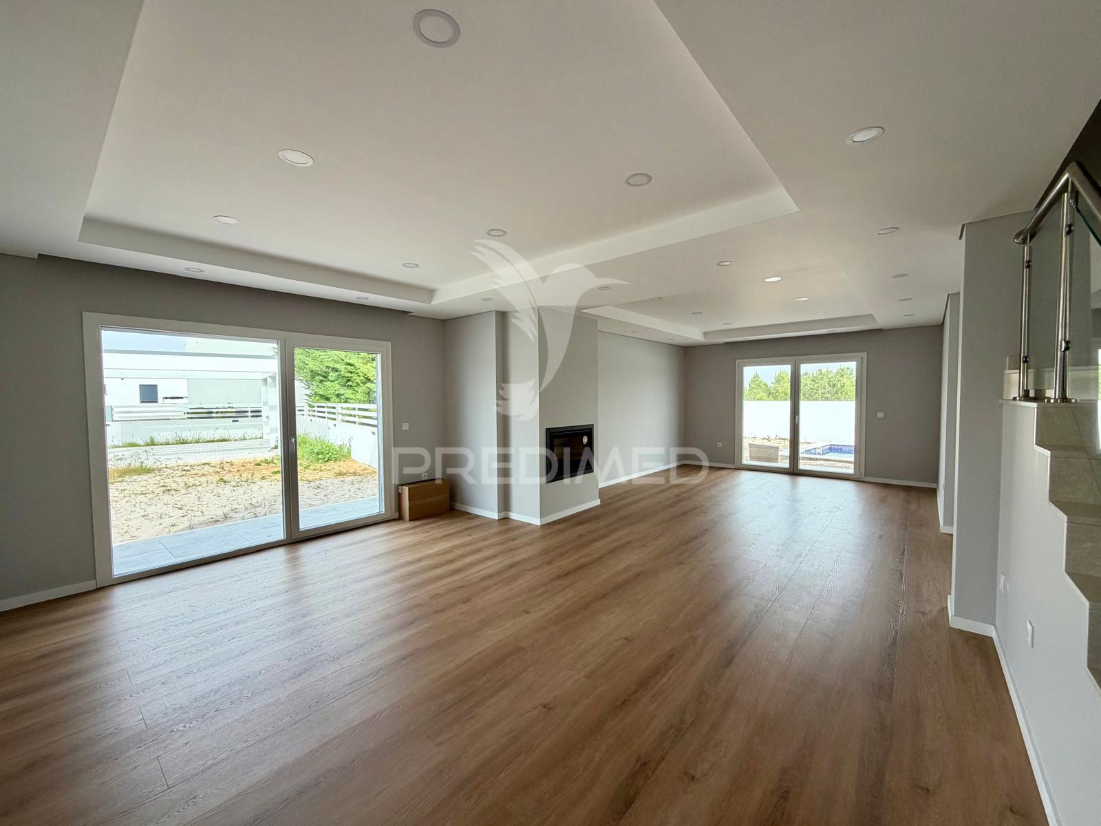 Moradia t4 de luxo isolada em azeitão