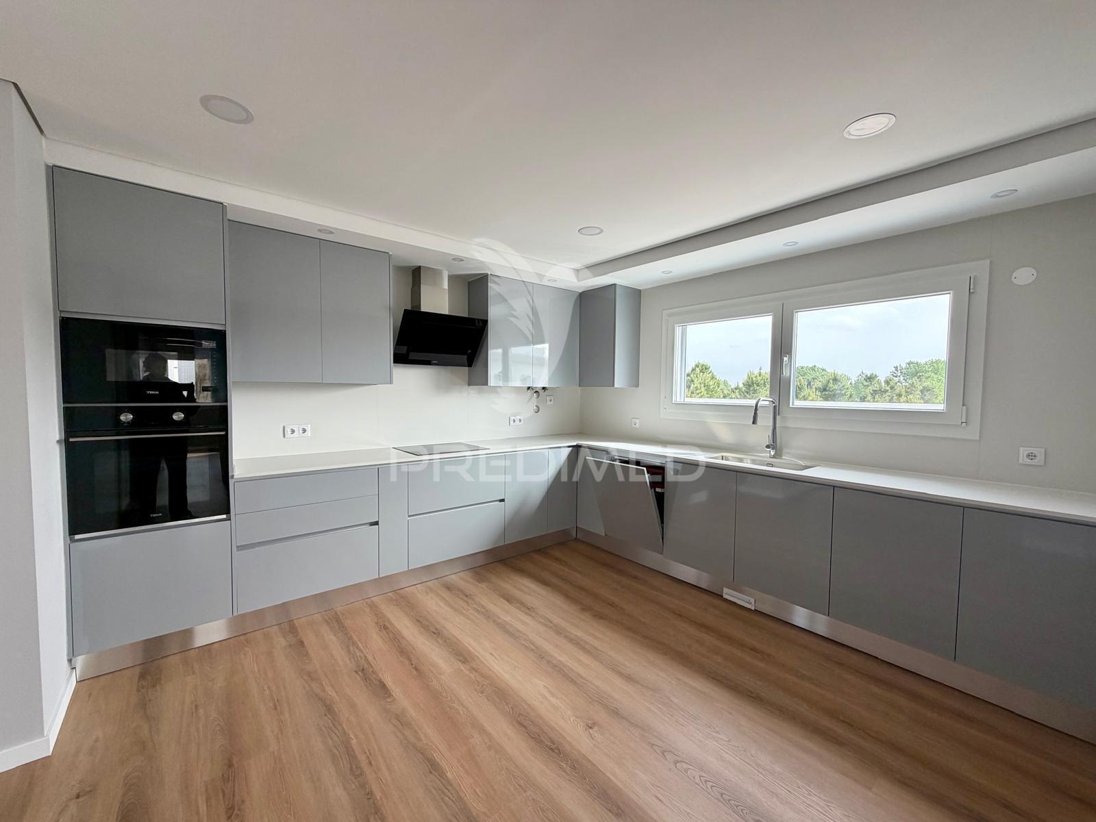 Moradia t4 de luxo isolada em azeitão