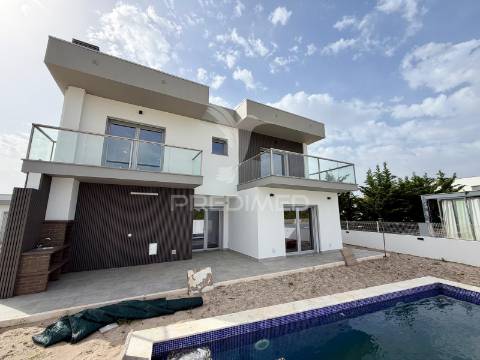 Moradia t4 de luxo isolada em azeitão