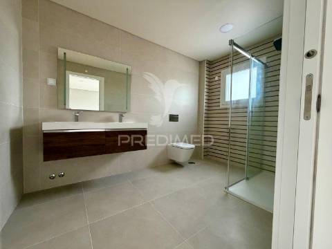 Moradia t4 de luxo isolada em azeitão