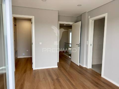 Moradia t4 de luxo isolada em azeitão