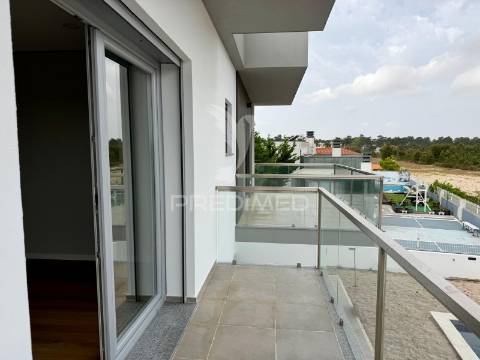 Moradia t4 de luxo isolada em azeitão