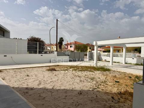 Moradia t4 de luxo isolada em azeitão