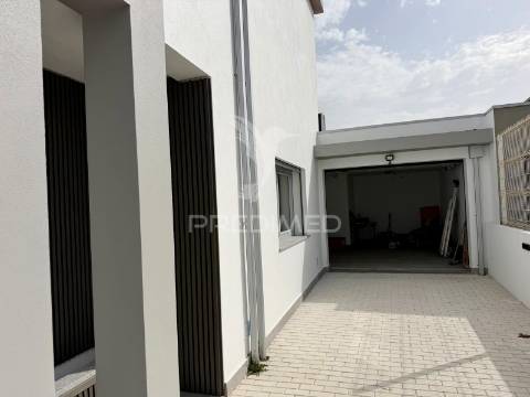 Moradia t4 de luxo isolada em azeitão