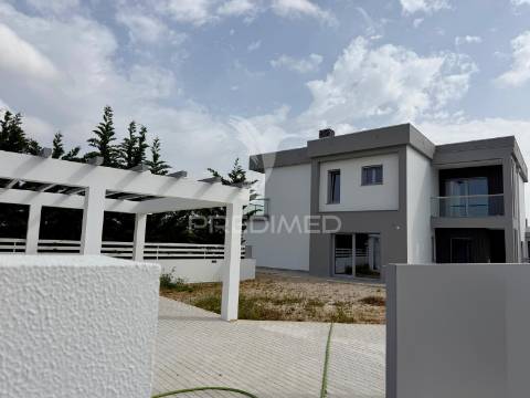 Moradia t4 de luxo isolada em azeitão